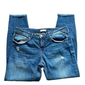ZARA Skinny Leg Distressed Jean With Raw Hem in Blue Medium Wash - Size 8